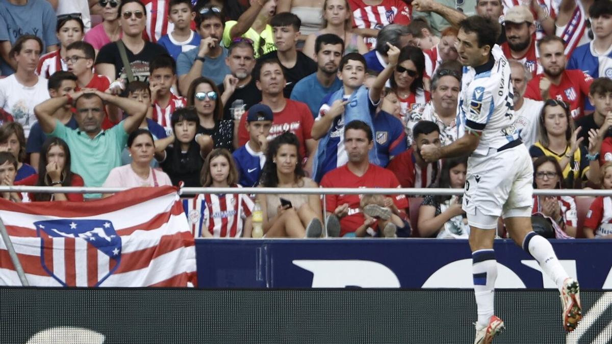Oyarzabal celebra su gol en el Metropolitano. / SERGIO PEREZ