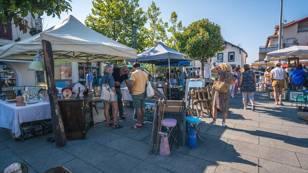 Mercadillo de brocante Des 5 Cantons en Anglet.