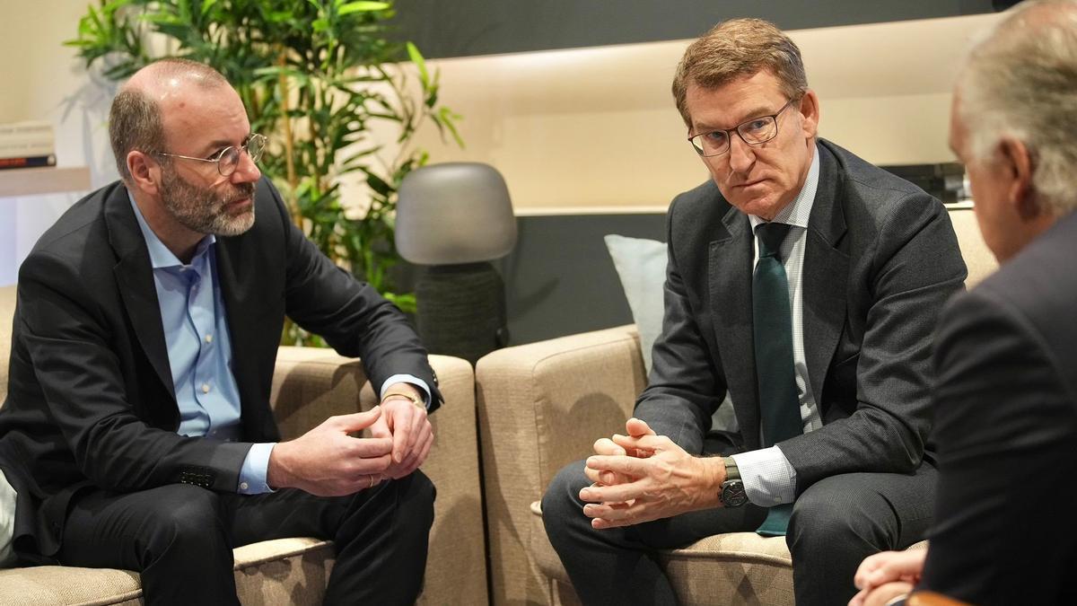 Feijóo se reúne en Bruselas con el presidente del Partido Popular Europeo, Manfred Weber.