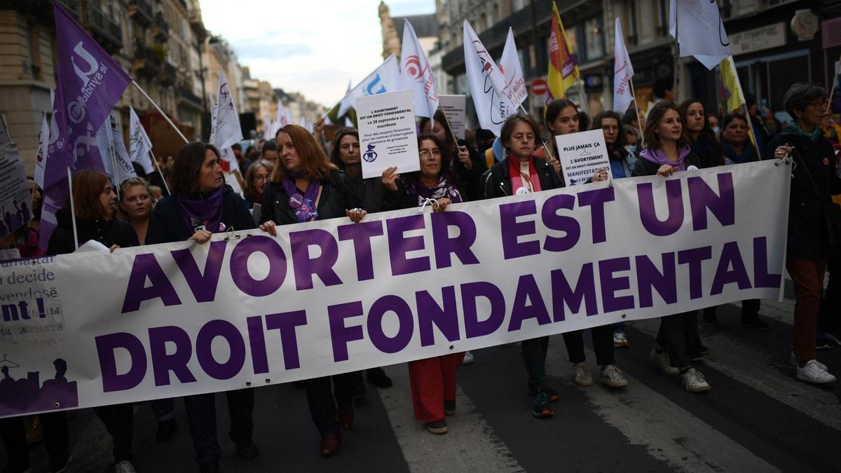Imagen de archivo de una marcha por el aborto seguro en París, Francia.
