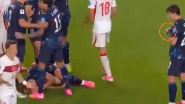 Galarza se hizo con el reloj del árbitro mientras él trataba de solucionar la trifulca entre equipos.