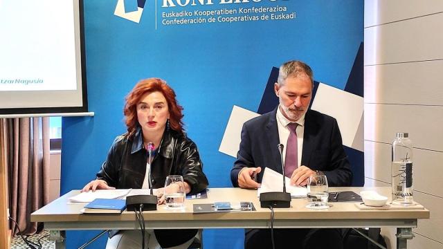 Rosa Lavín y Mikel Larrea.