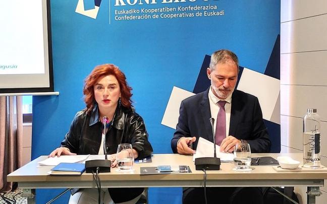 Rosa Lavín y Mikel Larrea.