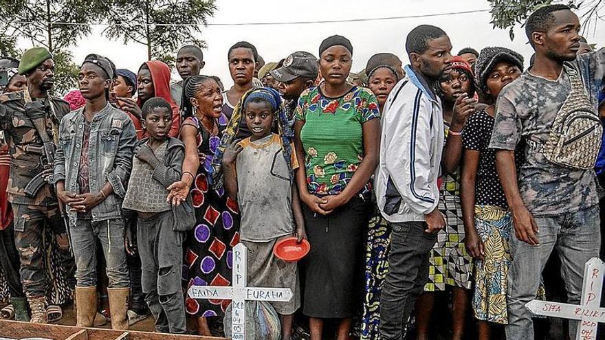 Funeral en Goma por las víctimas del bombardeo al campo de desplazados de Mugunga. | FOTO: E.P.