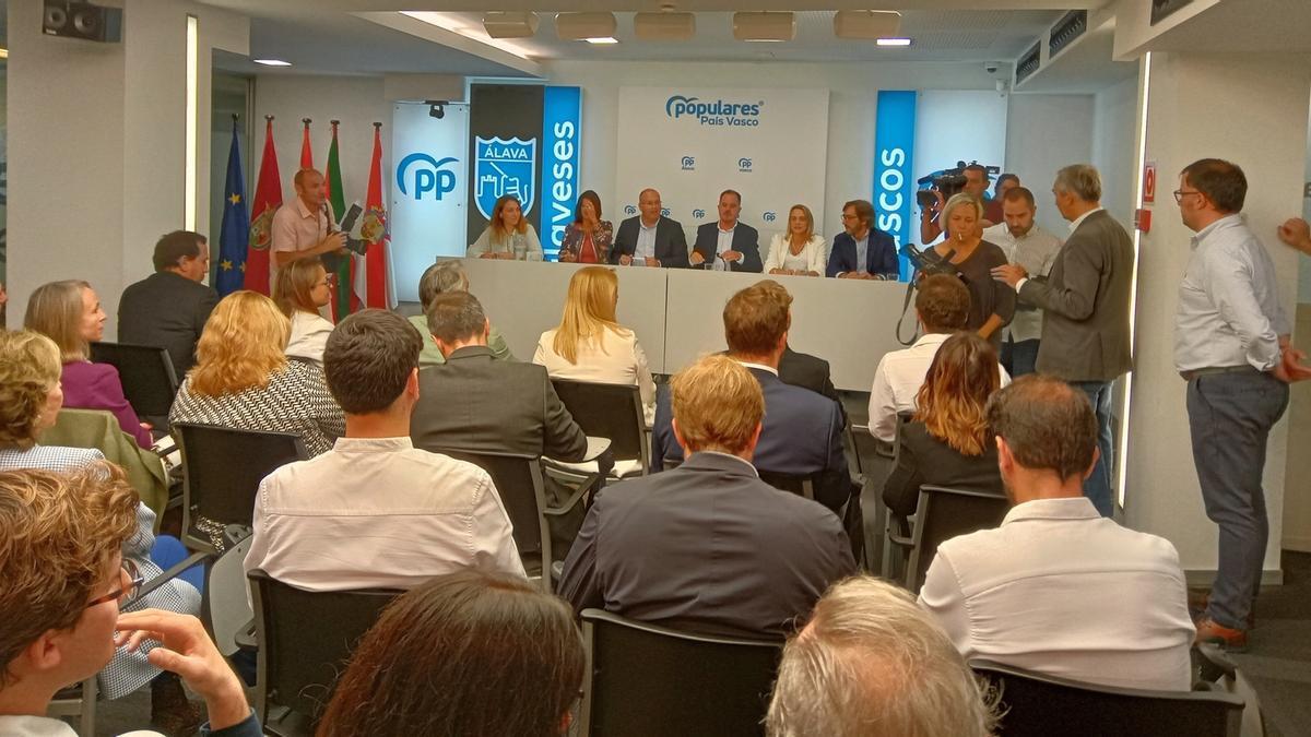 Reunión ayer en Gasteiz de la Junta Directiva del PP vasco, con Carlos Iturgaiz y Miguel Tellado.