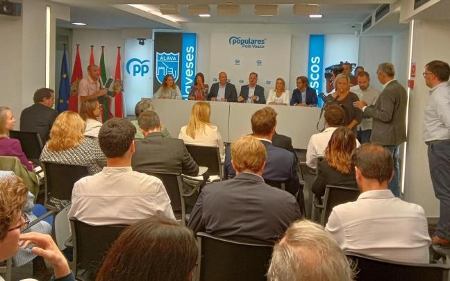 Reunión ayer en Gasteiz de la Junta Directiva del PP vasco, con Carlos Iturgaiz y Miguel Tellado. Reunión ayer en Gasteiz de la Junta Directiva del PP vasco, con Carlos Iturgaiz y Miguel Tellado.
