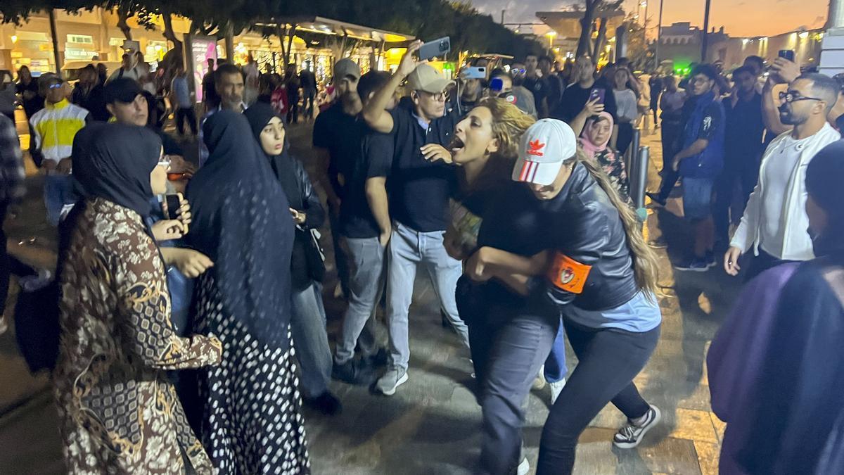 Las manifestaciones sociales juveniles que estallaron el pasado sábado en Marruecos derivaron en disturbios en varias ciudades, como Agadir, Uxda y Beni Mellal.