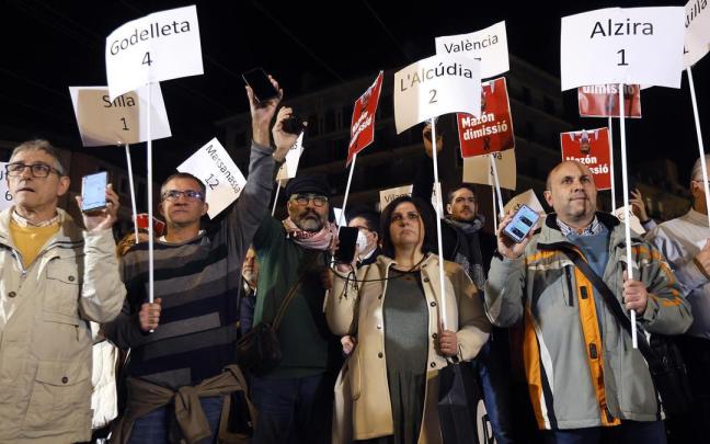 Concentraciones un mes después de la DANA con una exigencia unánime: la dimisión de Mazón