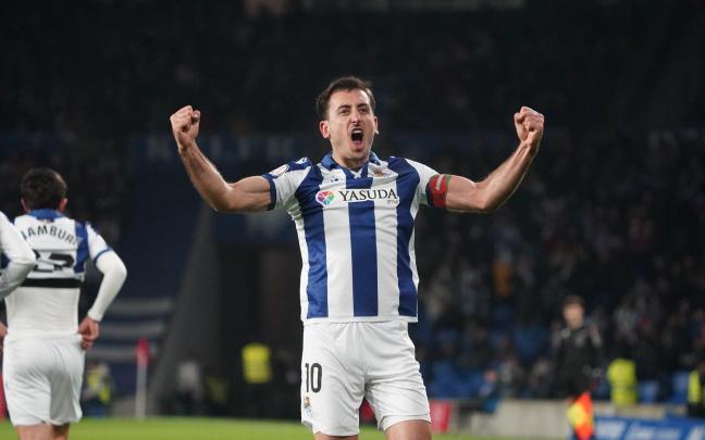 Las mejores imágenes del partido entre la Real frente al Rayo Vallecano. / RUBEN PLAZA