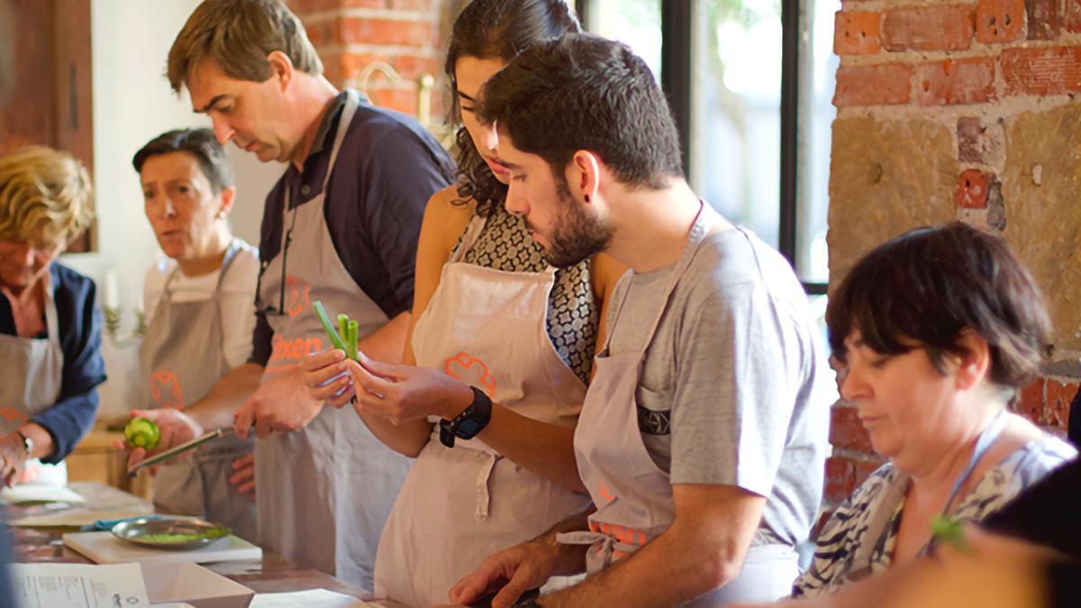 Ofrecen talleres y cursos.