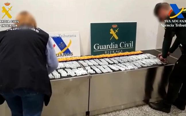 Pillan a un pasajero con 2.000 viagras en un aeropuerto vasco Pillan a un pasajero con 2.000 viagras en un aeropuerto vasco