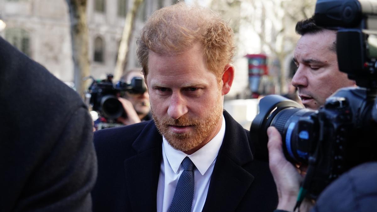 El príncipe Enrique a su llegada a los tribunales en Londres.