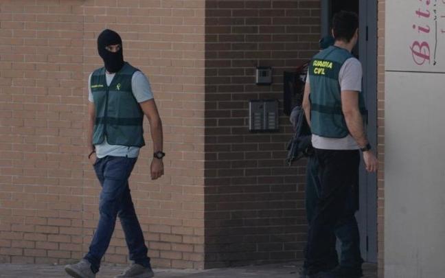 En imágenes: Fotos: amplio operativo de la Guardia Civil contra el yihadismo en Gasteiz En imágenes: Fotos: amplio operativo de la Guardia Civil contra el yihadismo en Gasteiz