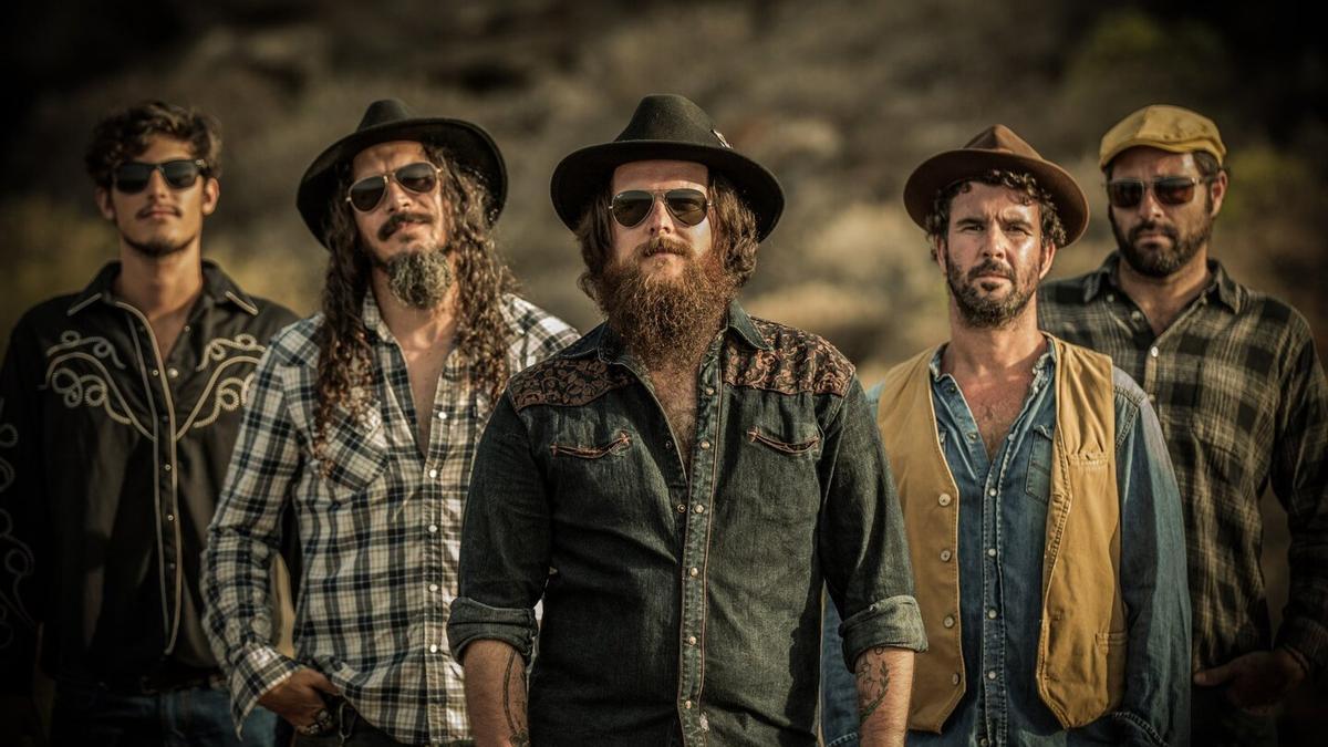 Algunos delos miembros de Red Beard.