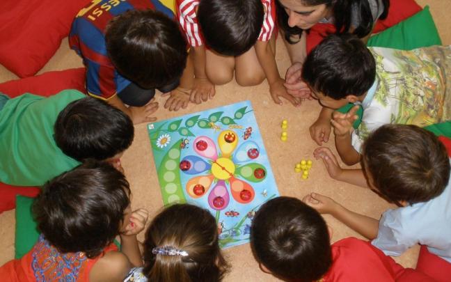Menores de la comarca en unas colonias infantiles.