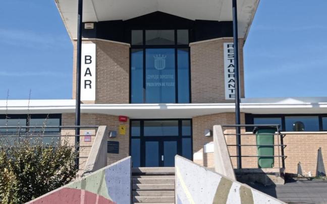Acceso al complejo deportivo Príncipe de Viana de la ciudad. Acceso al complejo deportivo Príncipe de Viana de la ciudad.