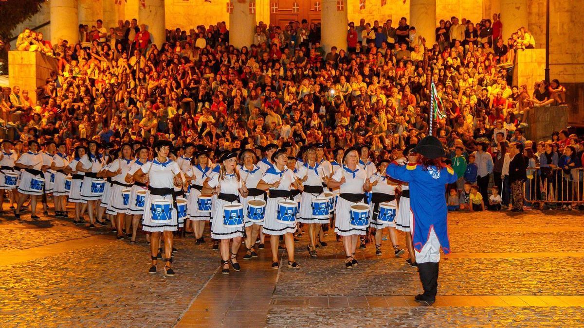 El sonido de los tambores de la tamborrada de Mandazketa acompañará al inicio oficial de las fiestas de Mutriku el próximo lunes