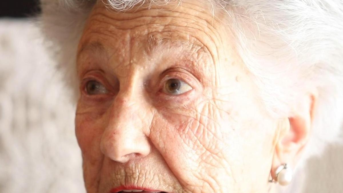 Lucía Etxabe Zubizarreta, de Soraluze, tenía diez años cuando conoció el exilio.