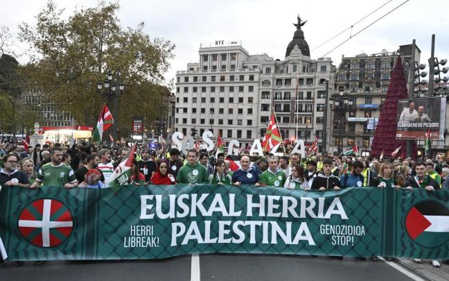 Un acontecimiento histórico en el campo y en las gradas