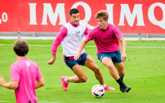 Mikel Jauregizar en un entrenamiento con el primer equipo / DEIA