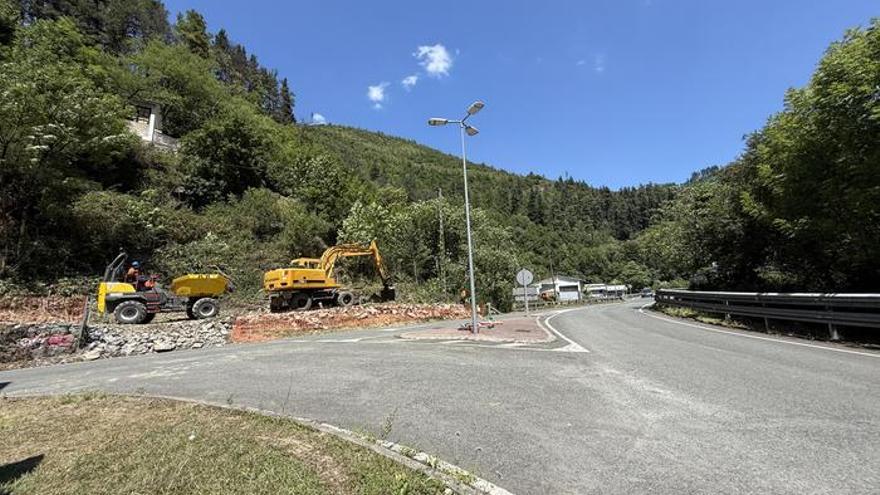 Obras del bidegorri entre Antzuola y Bergara, que se acometen fruto del convenio entre Diputación y URA.