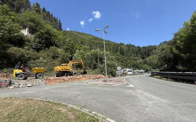 Obras del bidegorri entre Antzuola y Bergara, que se acometen fruto del convenio entre Diputación y URA.