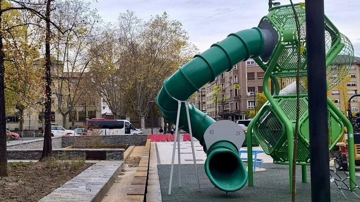 Gasteizko Udalak amaitu du Herrandarren kaleko erreforma laneko obra zibila.