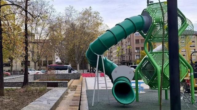 Gasteizko Udalak amaitu du Herrandarren kaleko erreforma laneko obra zibila.