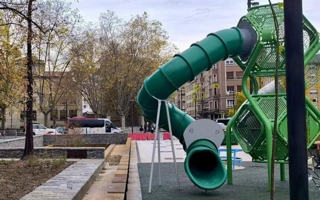 Gasteizko Udalak amaitu du Herrandarren kaleko erreforma laneko obra zibila.