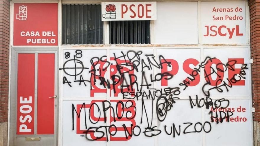 Pintadas en la Casa del Pueblo de Arenas de San Pedro (Ávila)