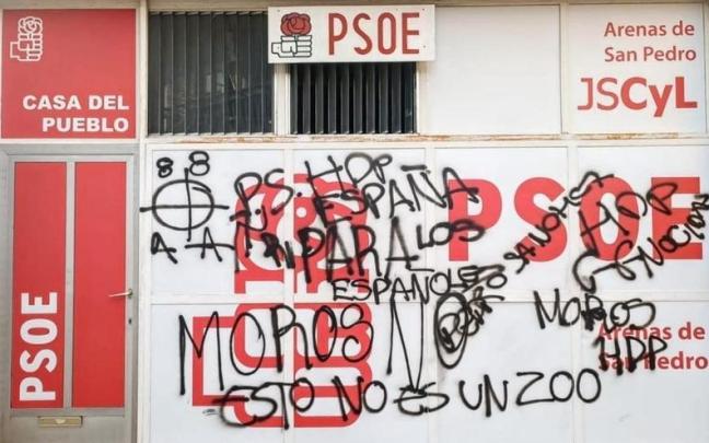 Pintadas en la Casa del Pueblo de Arenas de San Pedro (Ávila)