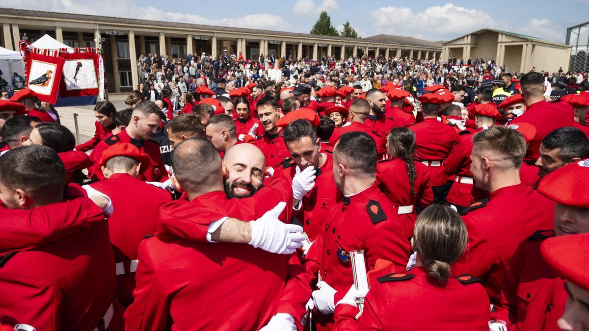 Acto de entrega de credenciales a las y los agentes de la 4ª promoción de la Euskal Polizia