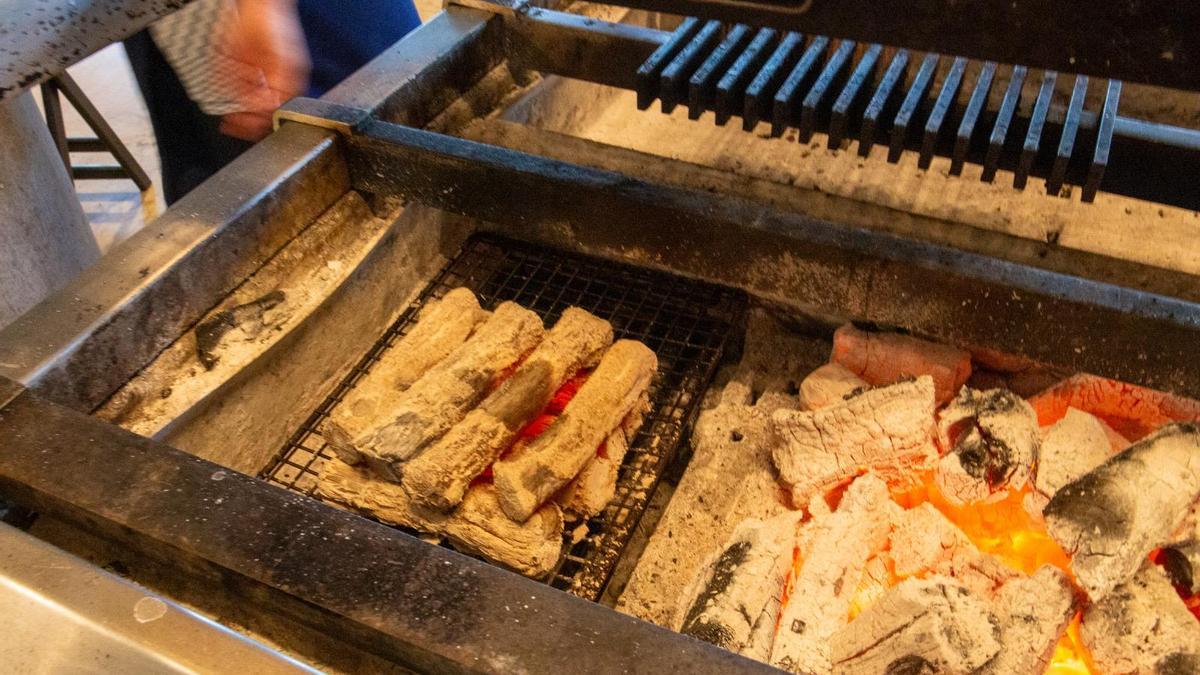 Diferencia entre carbón Binchotan y de encina.