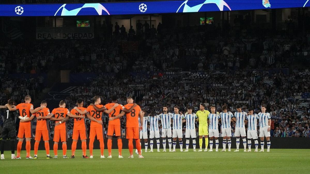 Arranque de la Champions de esta temporada entre la Real y el Inter en Anoeta. / RUBEN PLAZA