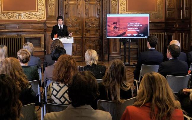 El Diputado General, Unai Rementeria, durante el encuentro