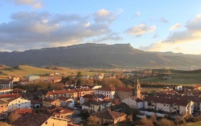 Vista superior de Araia, el mayor núcleo de población de Asparrena