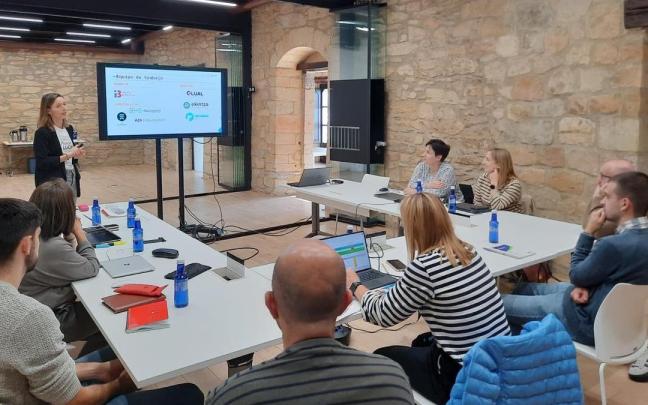 El encuentro sirvio para compartir experiencias desarrolladas por las empresas en el camino de reducir la huella ambiental en su actividad.