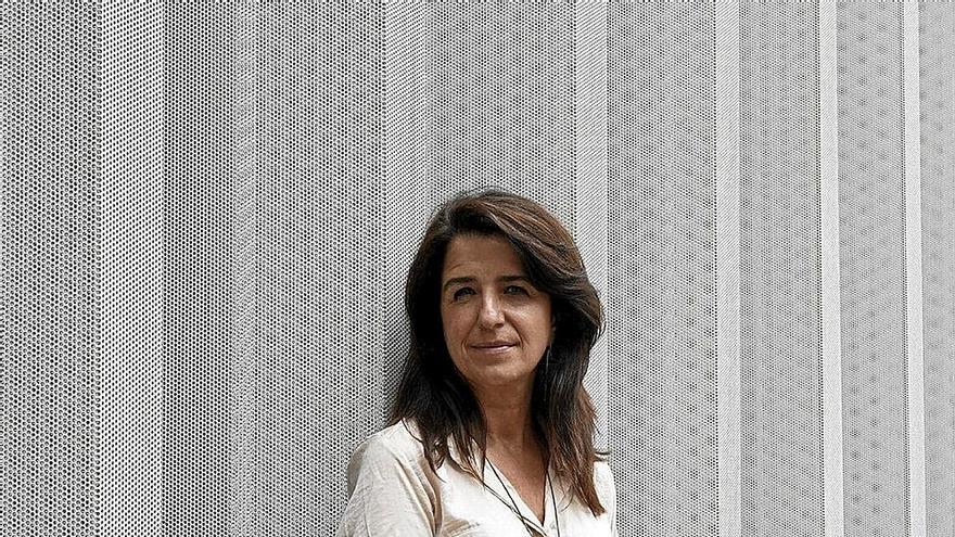 La directora de Gogora, Aintzane Ezenarro, en la sede del instituto de la Memoria en Bilbao. | FOTO: PABLO VIÑAS