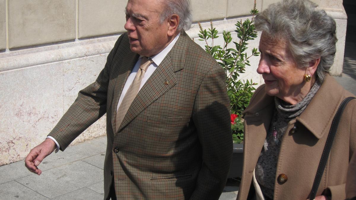 Imagen de archivo de Jordi Pujol y su esposa, Marta Ferrusola.