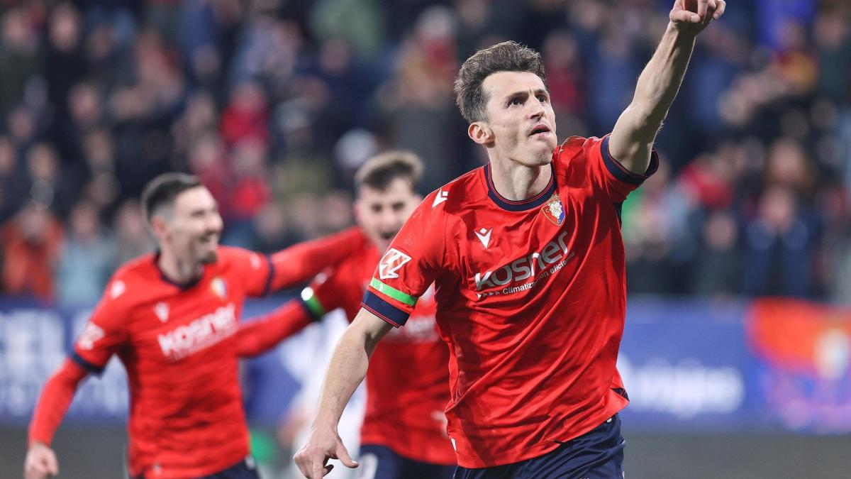 Ante Budimir celebrando uno de los goles en el Osasuna-Real Sociedad. Foto: OSKAR MONTERO