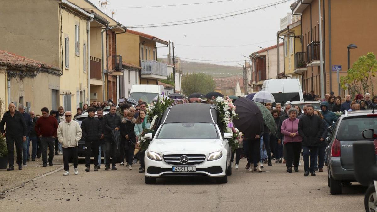 Funeral por la joven Arancha en Roales de Pan.