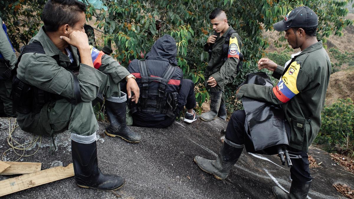 Un grupo de guerrilleros disidentes de las FARC.