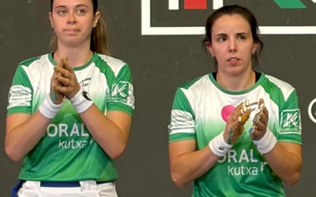 Bergara y Arrizabalaga, antes de iniciar el partido de Plazandreak.