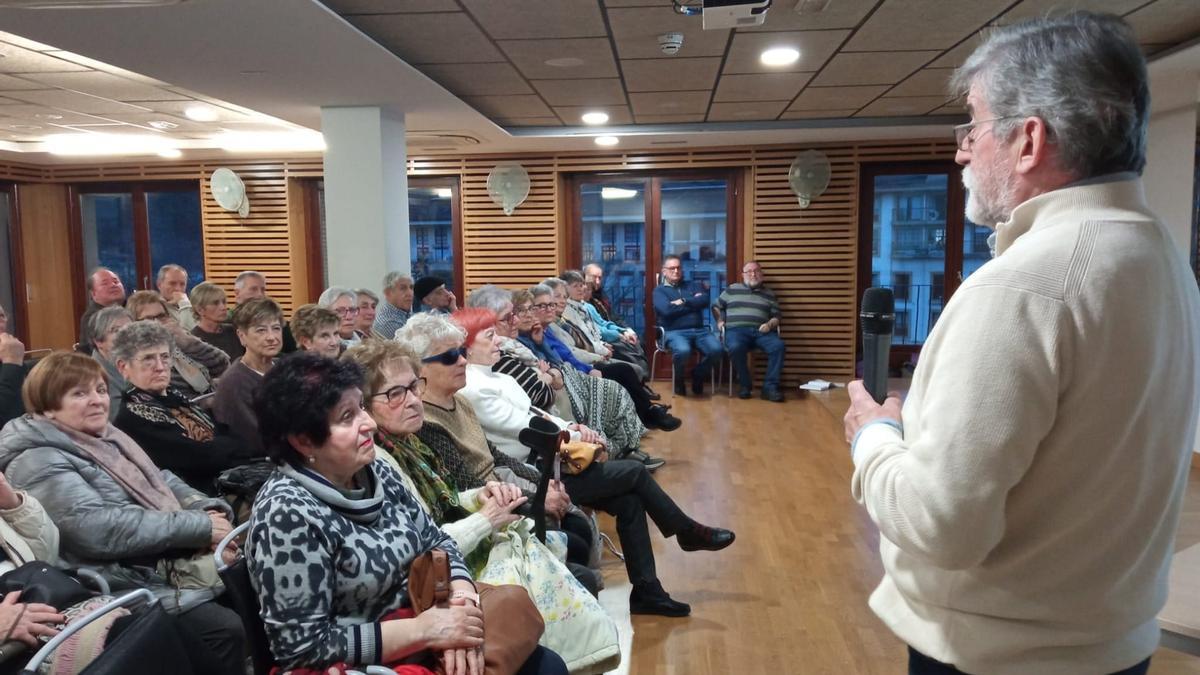 La sesión que la Mesa de Cuidados de Ordizia realizó este martes.