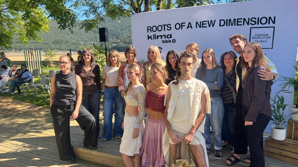 El momento más esperado llegó con el desfile internacional “Roots of a New Dimension”