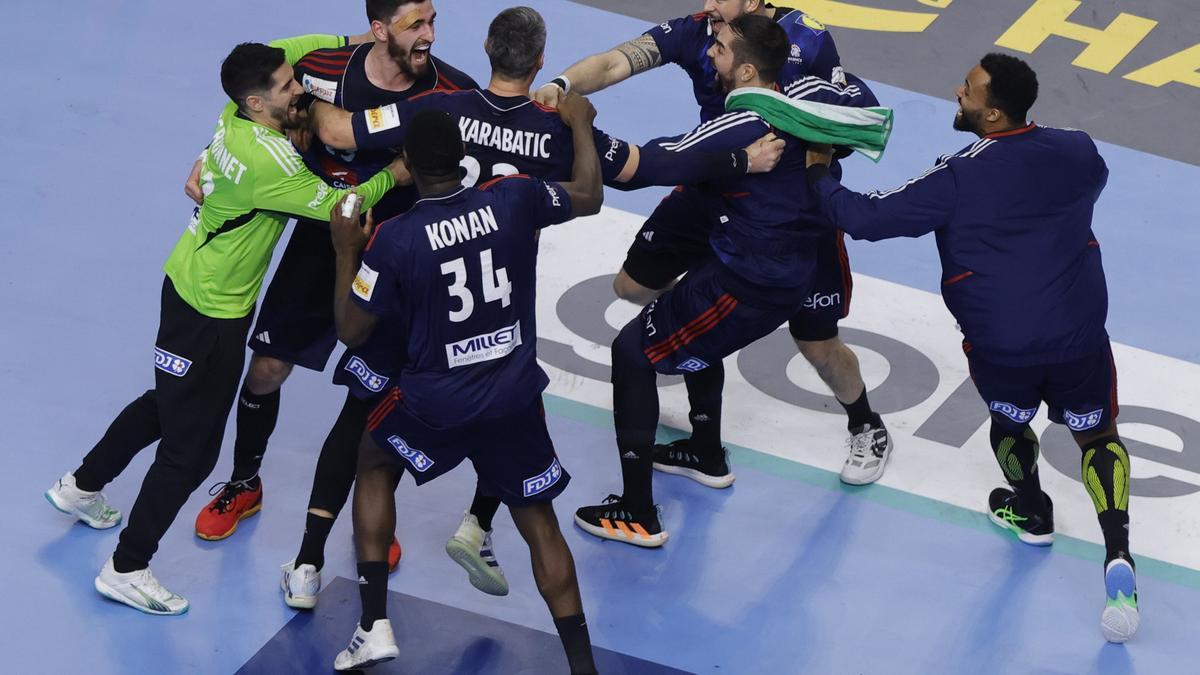 Los jugadores galos celebran el triunfo en la final ante Dinamarca.
