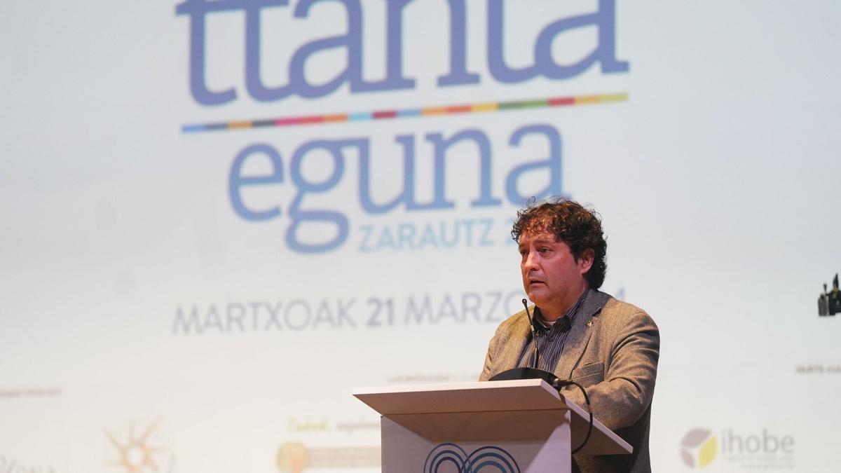 Xabier Txurruka, alcalde de Zarautz, en la primera edición del Ttanta eguna.