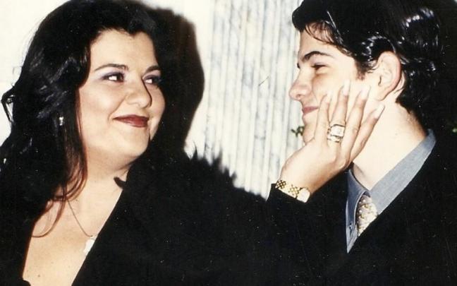 Miguel Ángel Muñoz junto a su madre, Cristina Blanco, recién fallecida