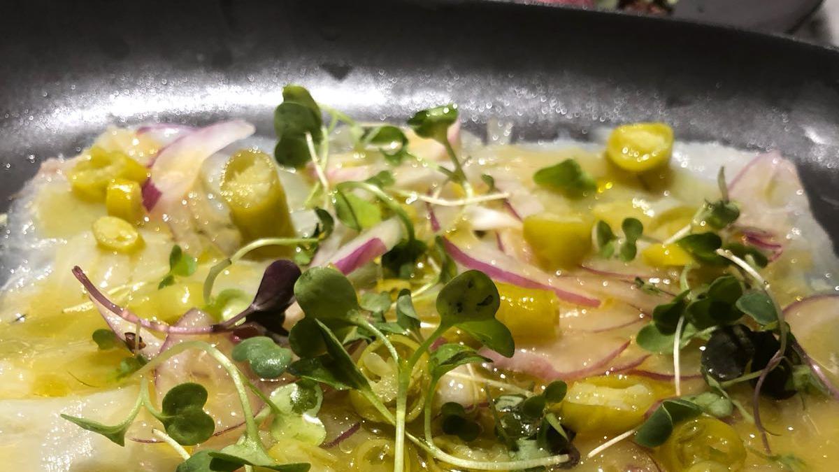 Tiradito de bacalao ahumado en el Casa Vergara de los hermanos Garrancho