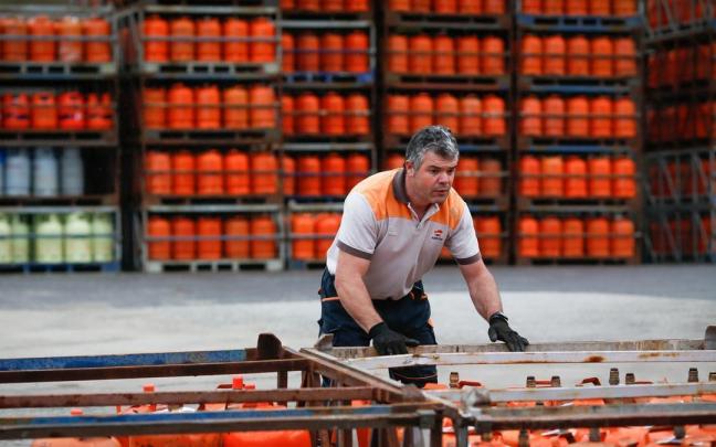 Entre las medidas propuestas están limitar los precios de suministros esenciales como el gas y las bombonas de butano.